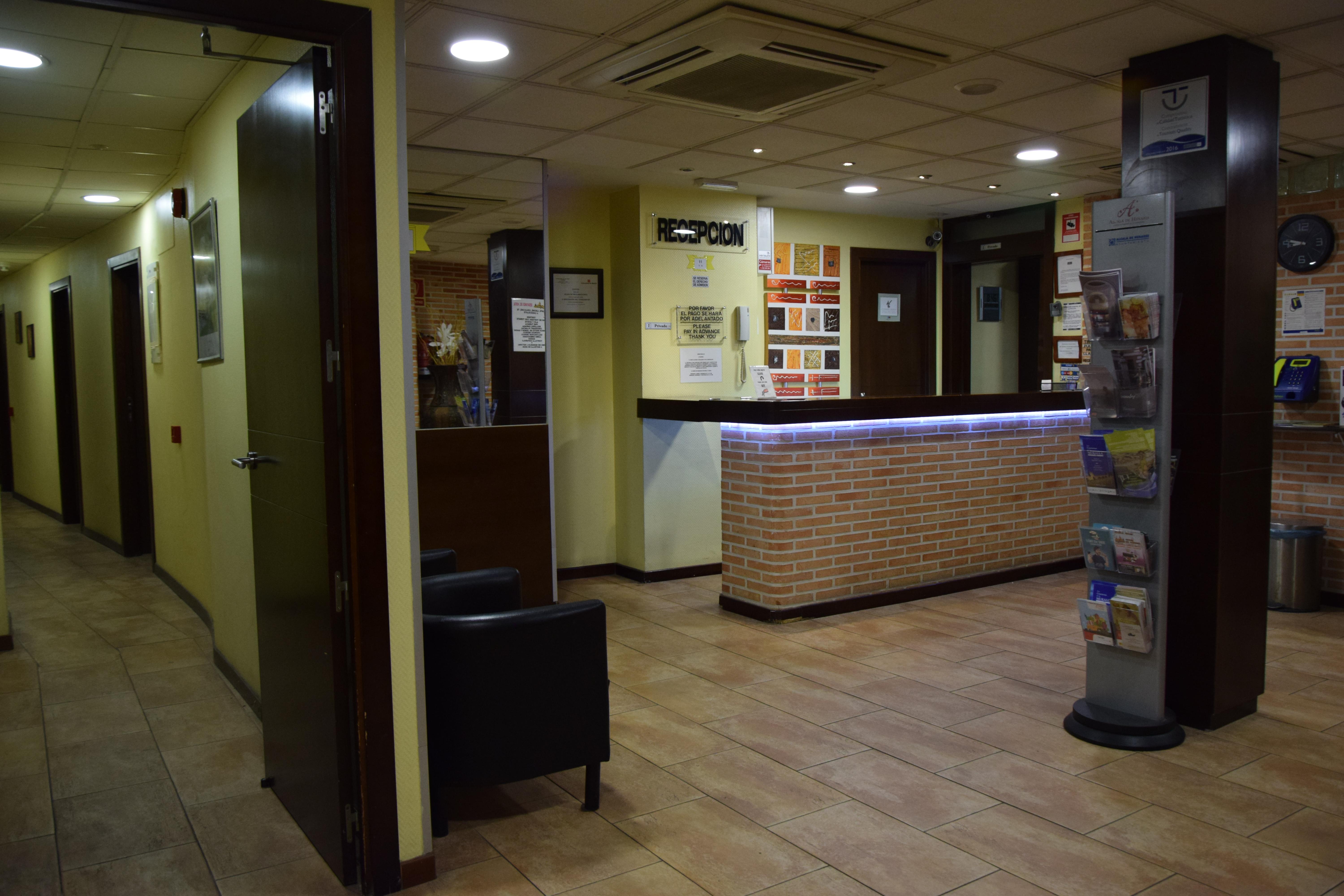 Hotel Complutense Алькала-де-Энарес Экстерьер фото
