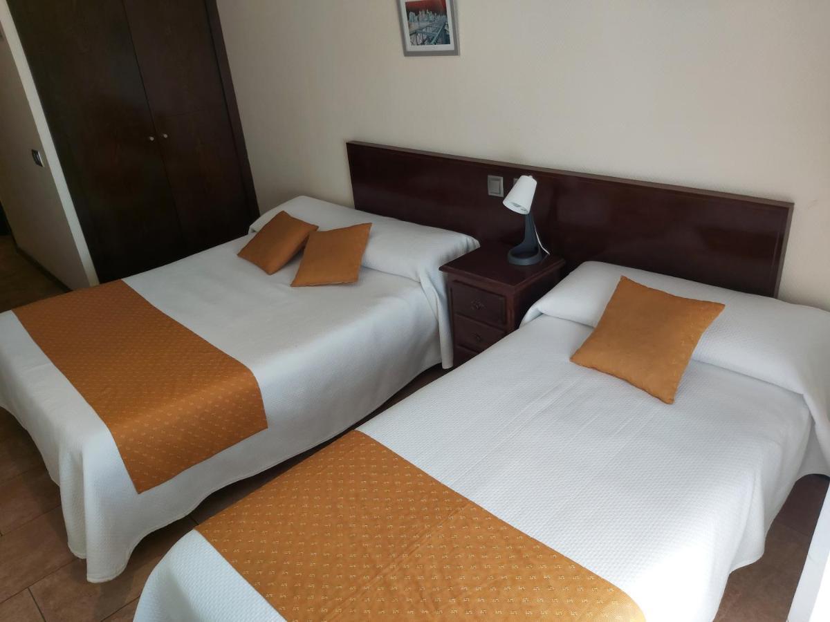 Hotel Complutense Алькала-де-Энарес Экстерьер фото