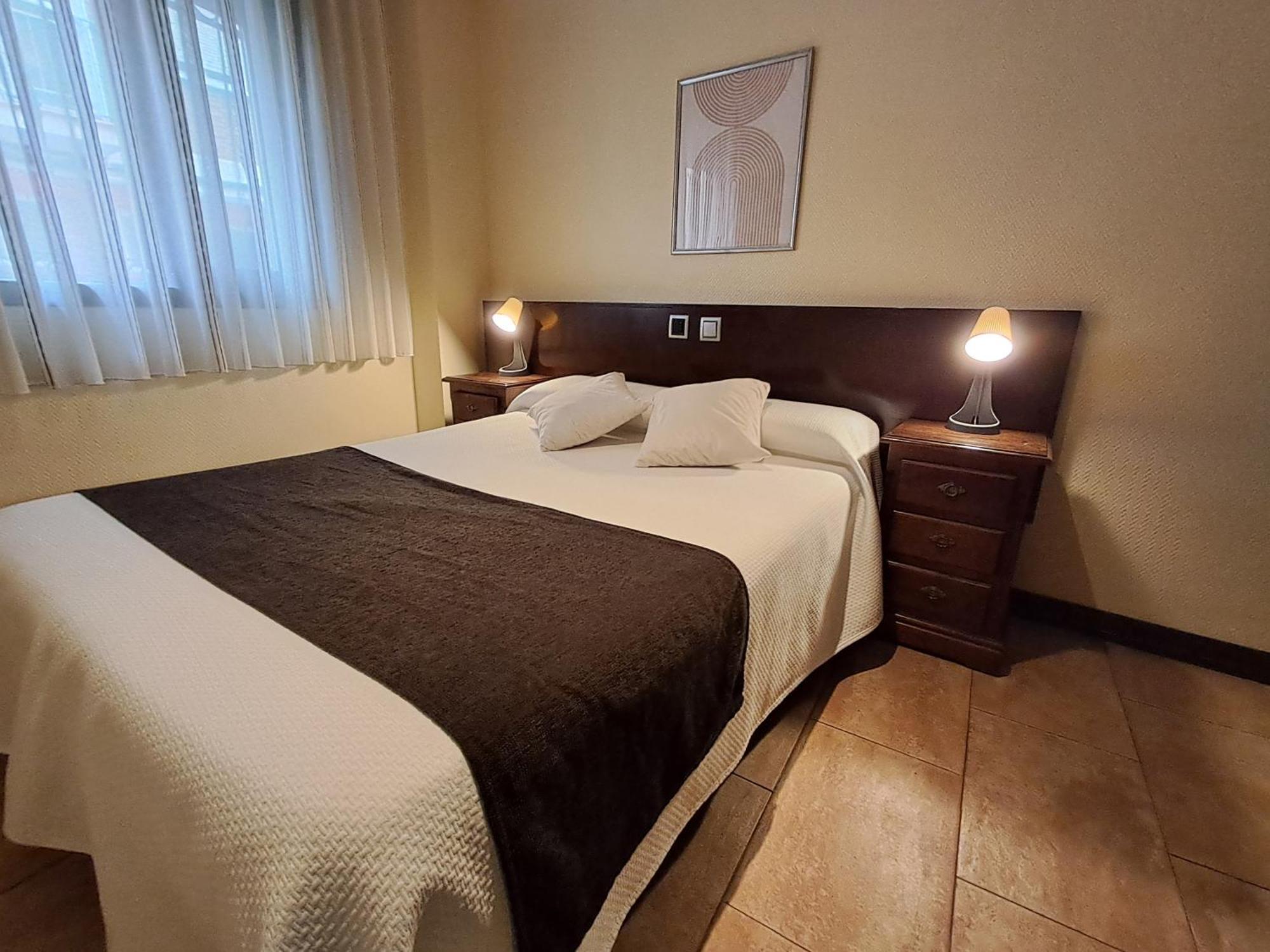 Hotel Complutense Алькала-де-Энарес Экстерьер фото