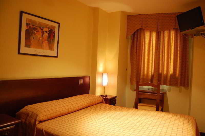 Hotel Complutense Алькала-де-Энарес Экстерьер фото