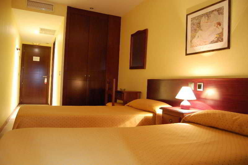 Hotel Complutense Алькала-де-Энарес Экстерьер фото
